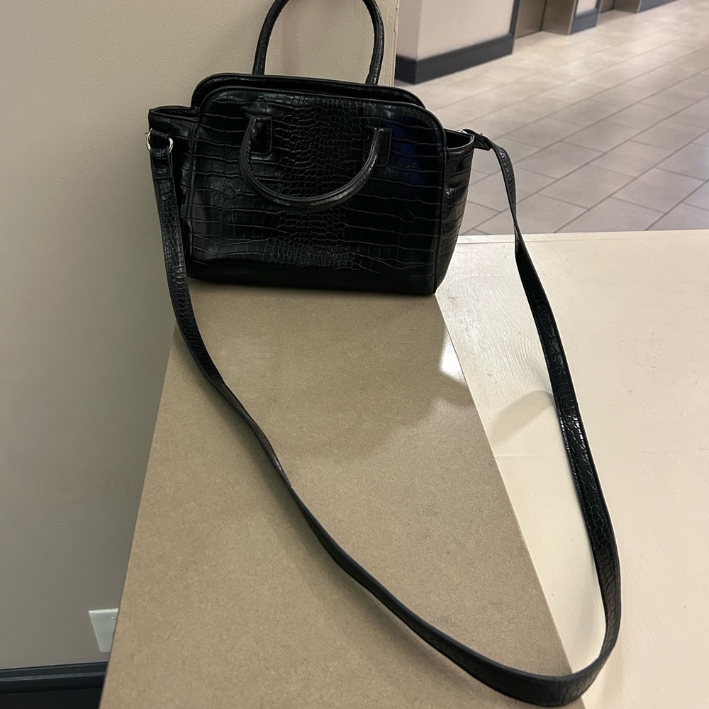 Purse Elegant Black Crocodile-Embossed -Preowned condition-see pictures-nice!